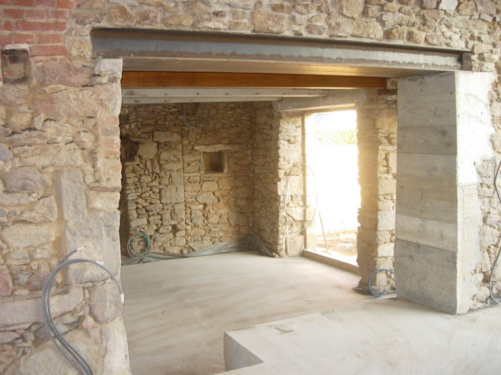 Ouverture de mur en pierre, en béton à Montferrier