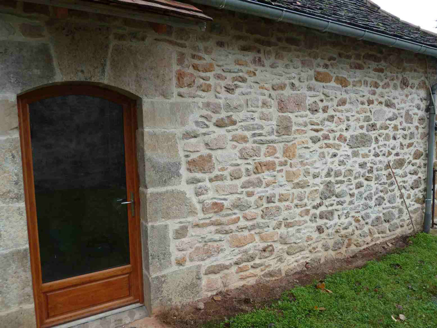 Joint à la chaux, façade en pierre Saint-Jean-de-Verges