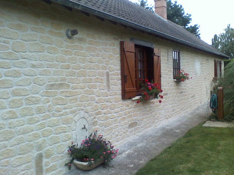 Joint à la chaux, façade en pierre à Aigues-Juntes